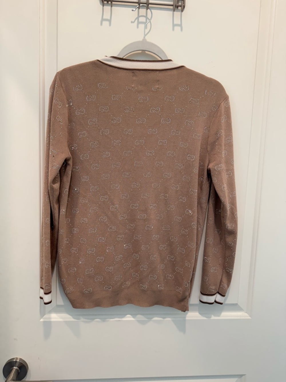 Gucci Crystals
Embroidered GG Jacquard
Cardigan in Camel. - Picture 6 of 7